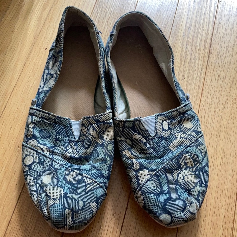 EUC Toms sz 8